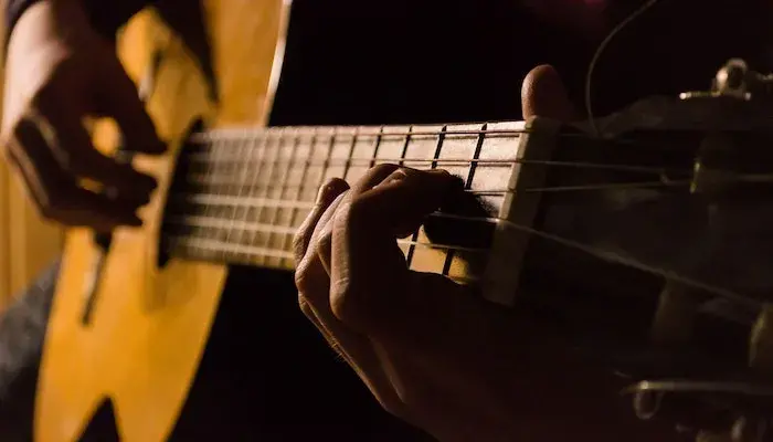 App para aprender violão - Reprodução Pexels