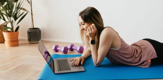 Apprendre à faire de l'activité physique à la maison