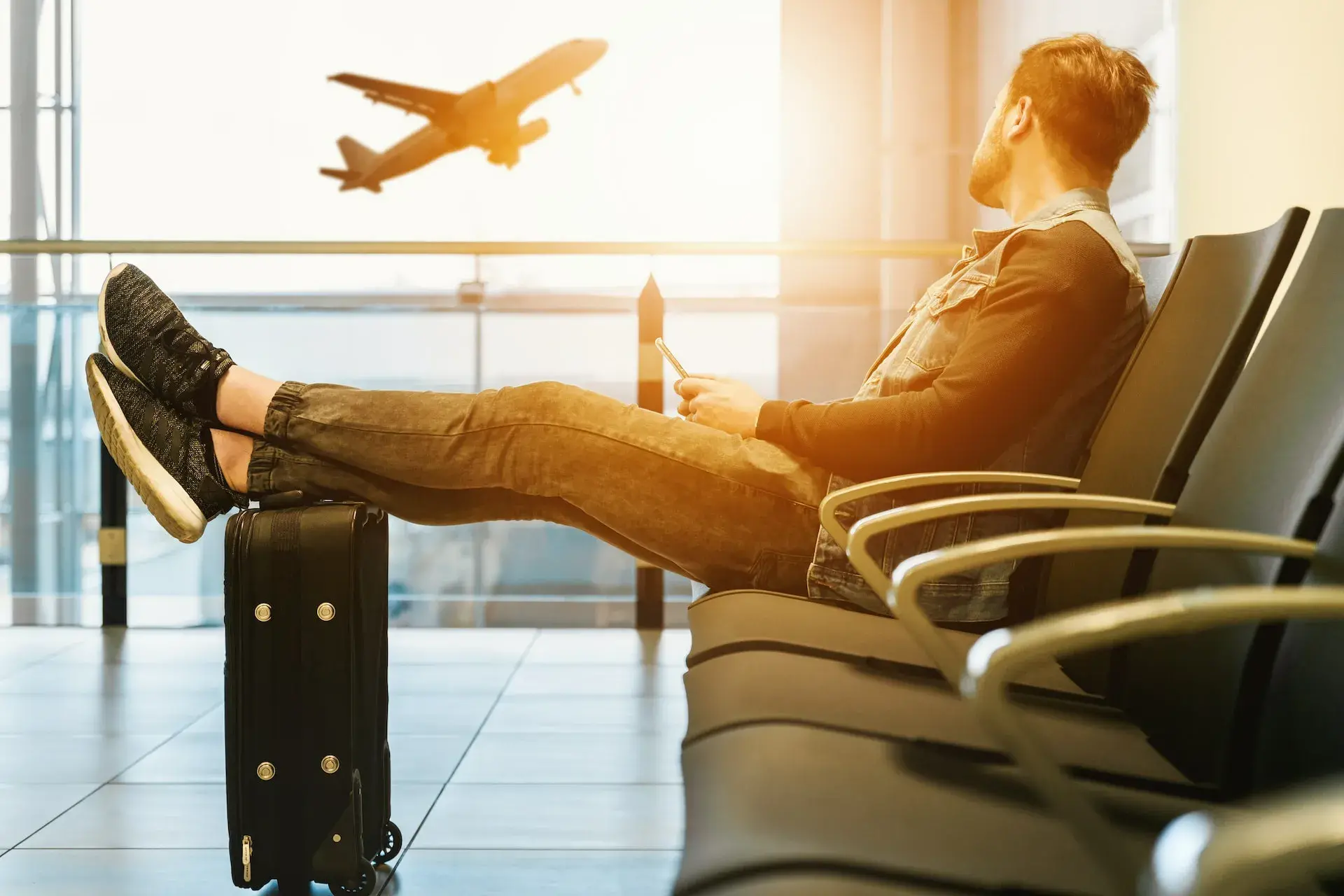 How to Buy Cheap Airfare: Useful Tips to Save on Travel